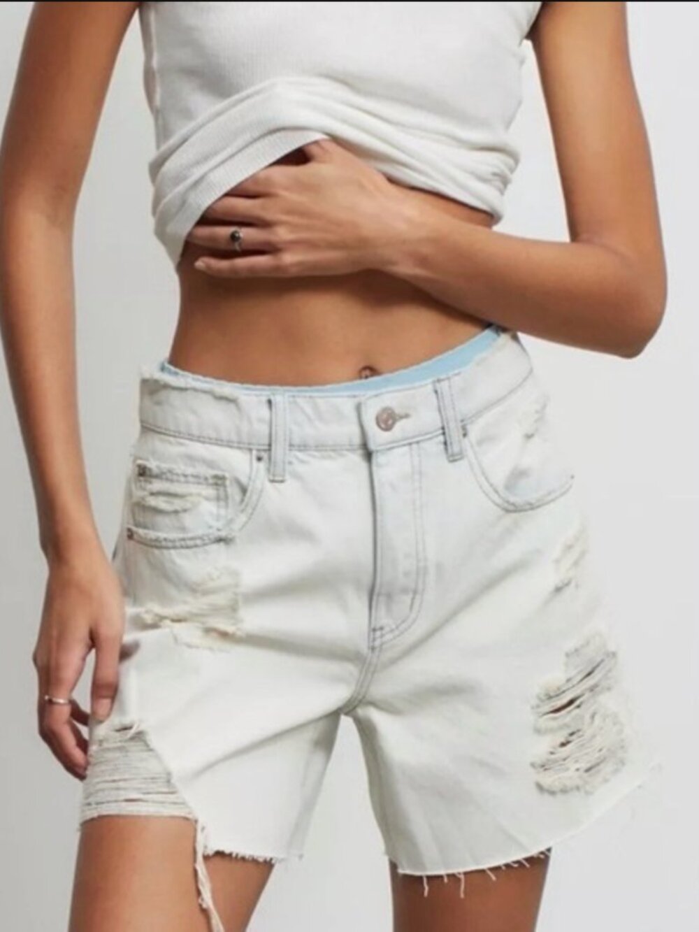NWT {BDG | Urban Outfitters} Dropped Waist Distressed Denim Short ~ Size 28